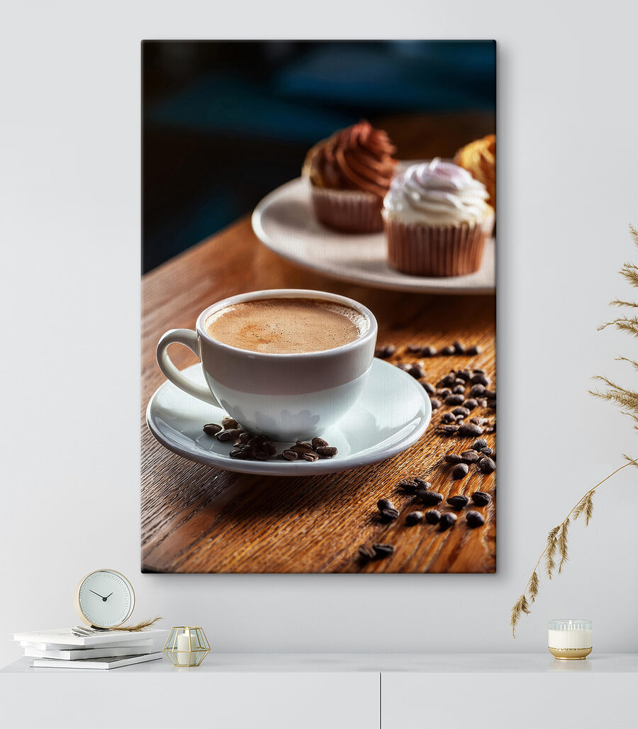 Tasse de café et petits gâteaux sur une table
