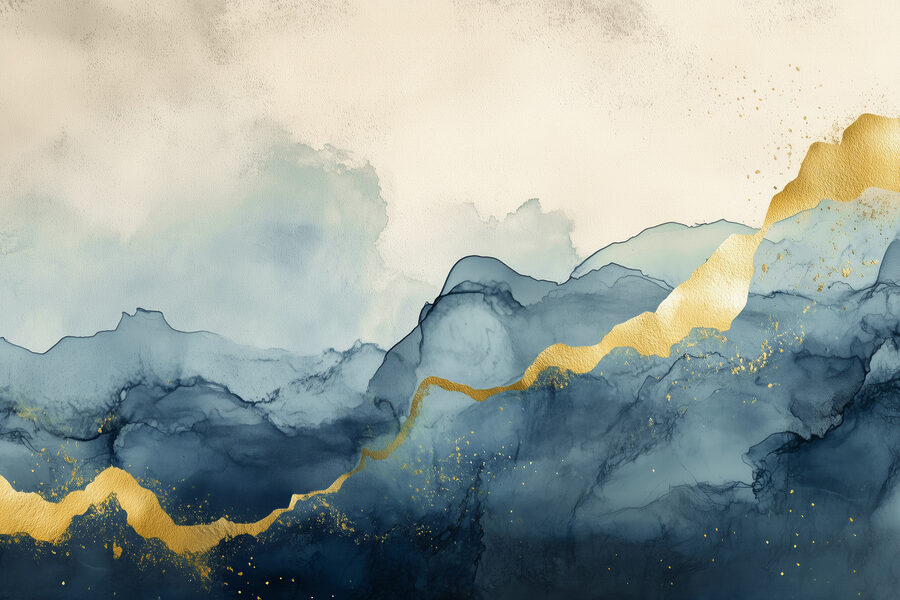 Des montagnes brumeuses touchées par la lumière du soleil