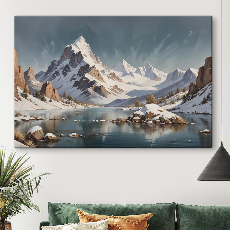 Chaîne de montagnes enneigées avec un lac