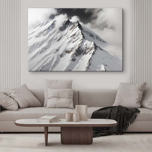 Montagne avec neige et nuages Montagne avec neige et nuages