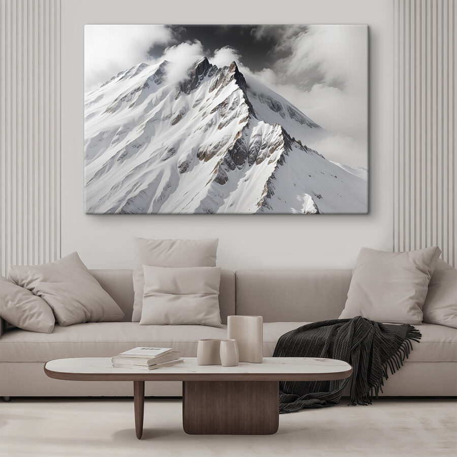 Montagne avec neige et nuages Montagne avec neige et nuages
