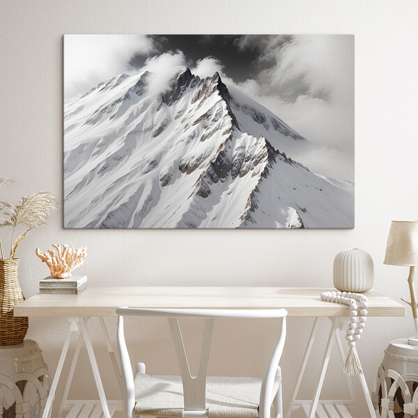 Montagne avec neige et nuages Montagne avec neige et nuages
