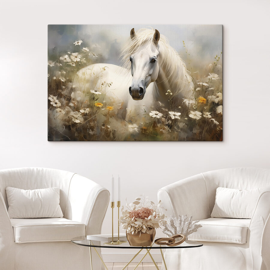 Cheval blanc dans un champ de fleurs
