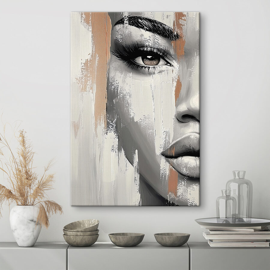 Visage de femme avec une tache de peinture Visage de femme avec une tache de peinture