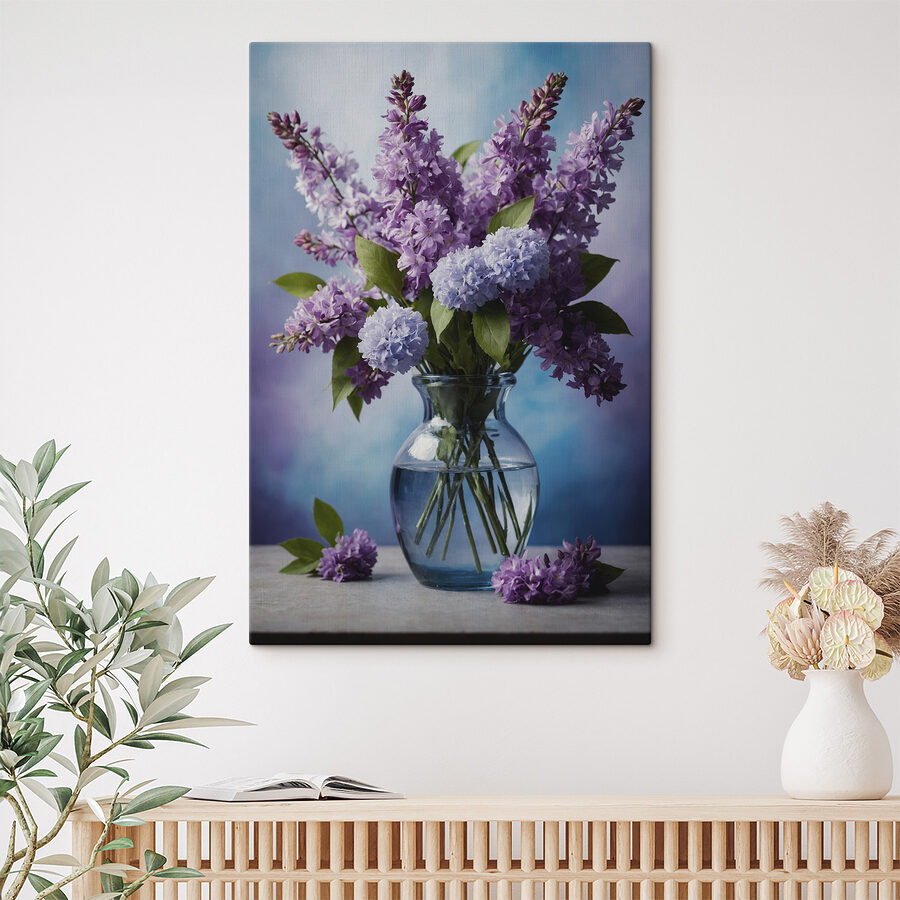 Vase avec fleurs violettes
