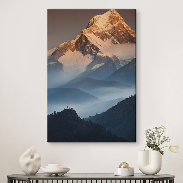 Chaîne de montagnes enneigées Chaîne de montagnes enneigées