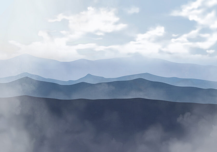 Chaîne de montagnes avec nuages