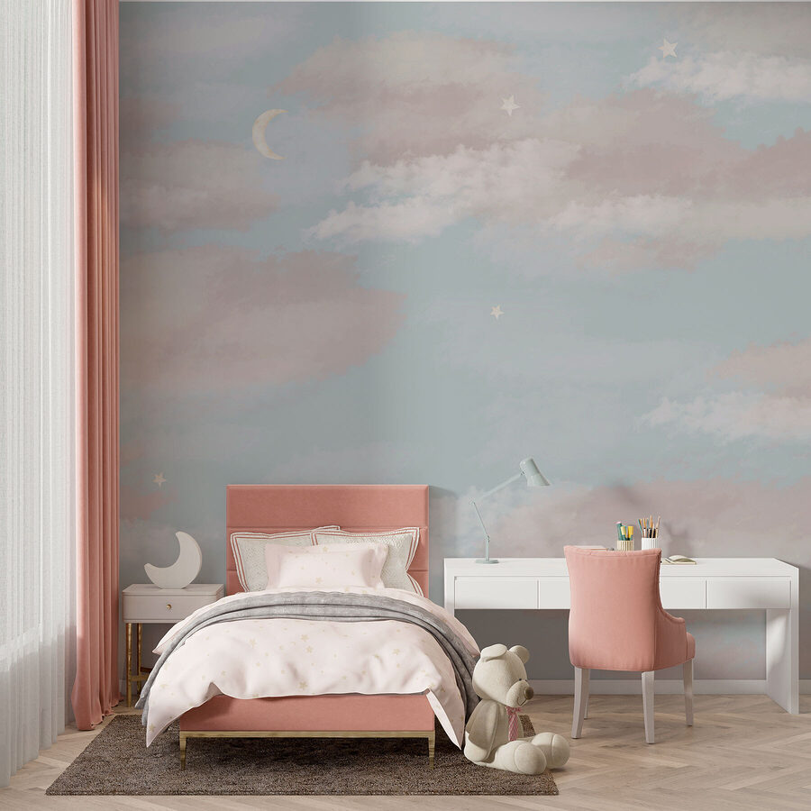 Ciel bleu avec des nuages et un croissant de lune Ciel bleu avec des nuages et un croissant de lune