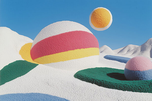 Boules colorées sur une pile de tapis blanc et vert Boules colorées sur une pile de tapis blanc et vert