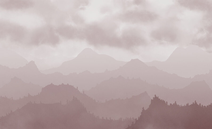 Chaîne de montagnes brumeuses