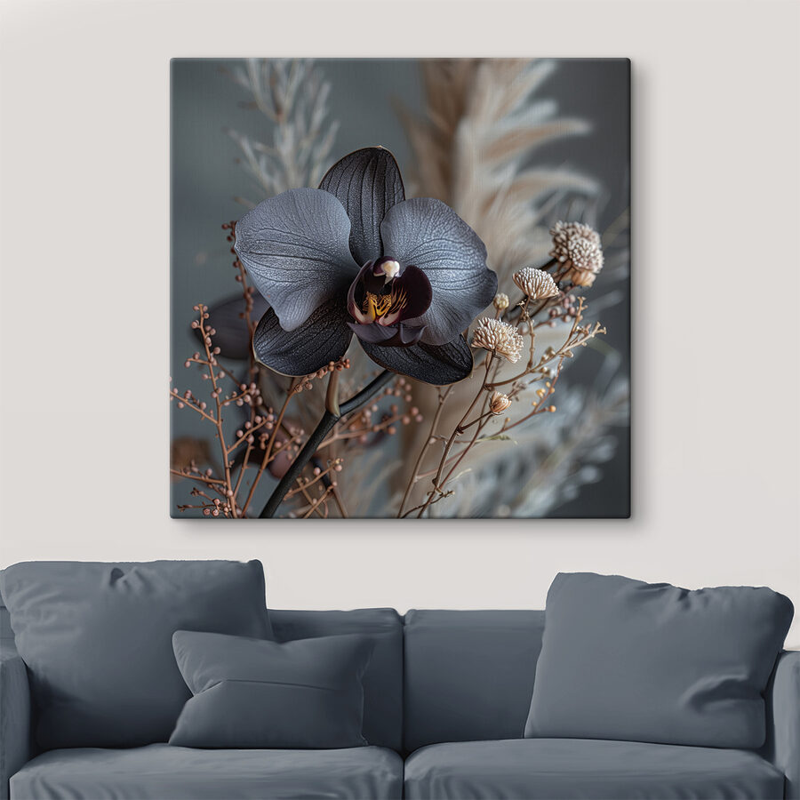 Fleur noire avec des fleurs blanches