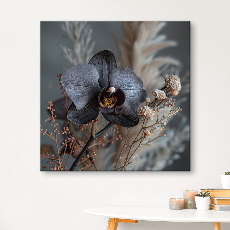 Fleur noire avec des fleurs blanches