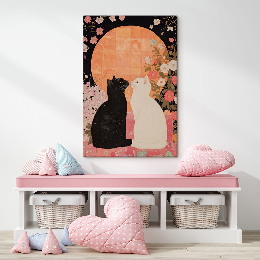Chat noir et chat blanc se regardant l'un l'autre Chat noir et chat blanc se regardant l'un l'autre