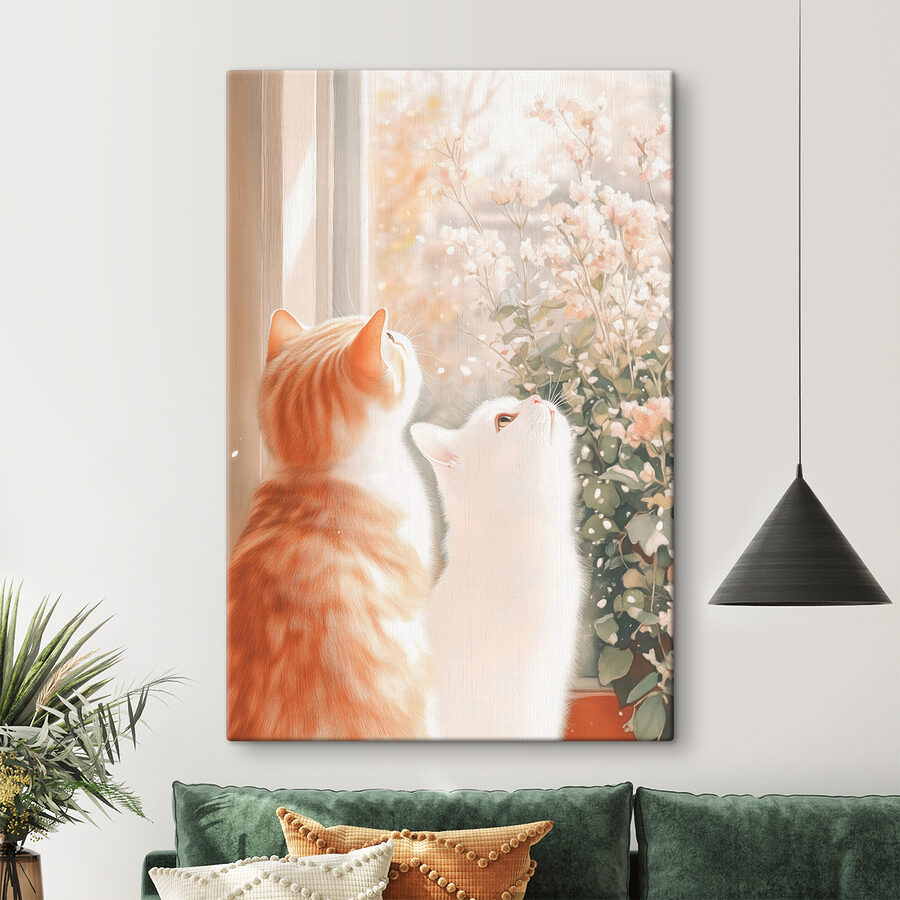 Deux chats regardant par la fenêtre