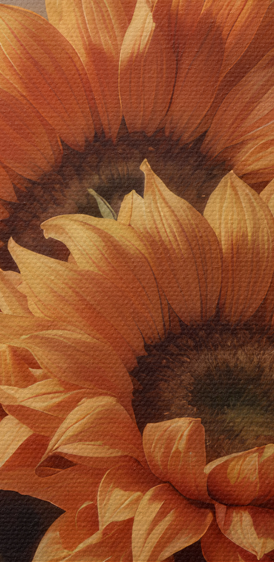 Femme tenant des tournesols