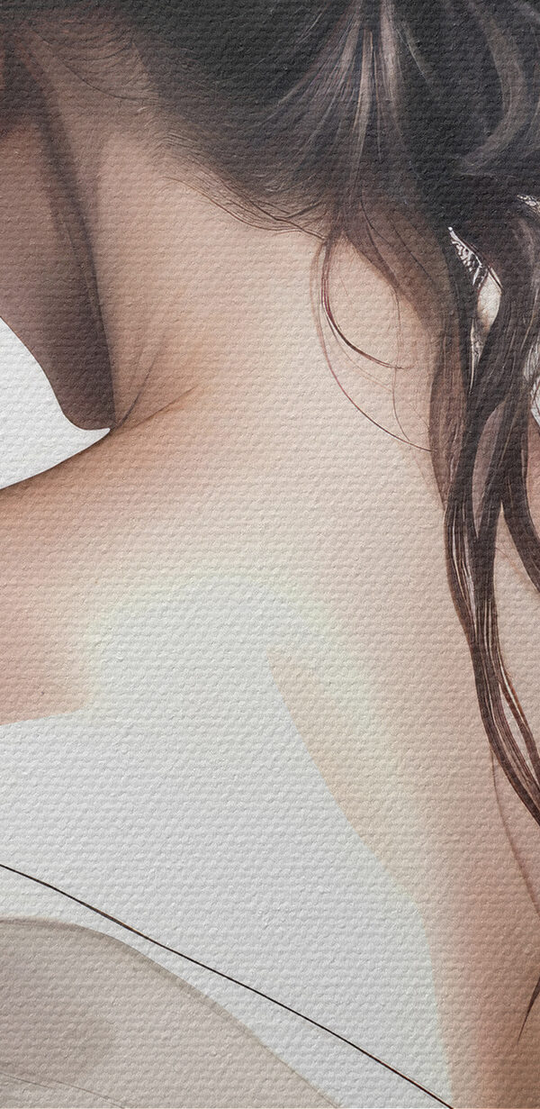 Femme avec les cheveux tirés en arrière Femme avec les cheveux tirés en arrière