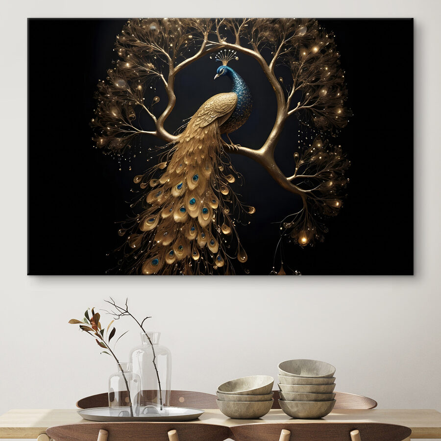 Majesté du paon au milieu des branches lumineuses