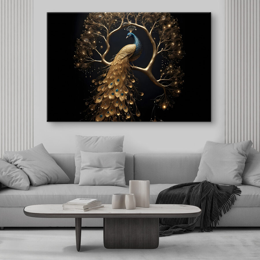 Majesté du paon au milieu des branches lumineuses