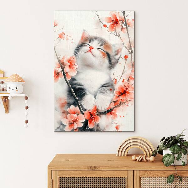 Chat assis sur un arbre avec des fleurs Chat assis sur un arbre avec des fleurs