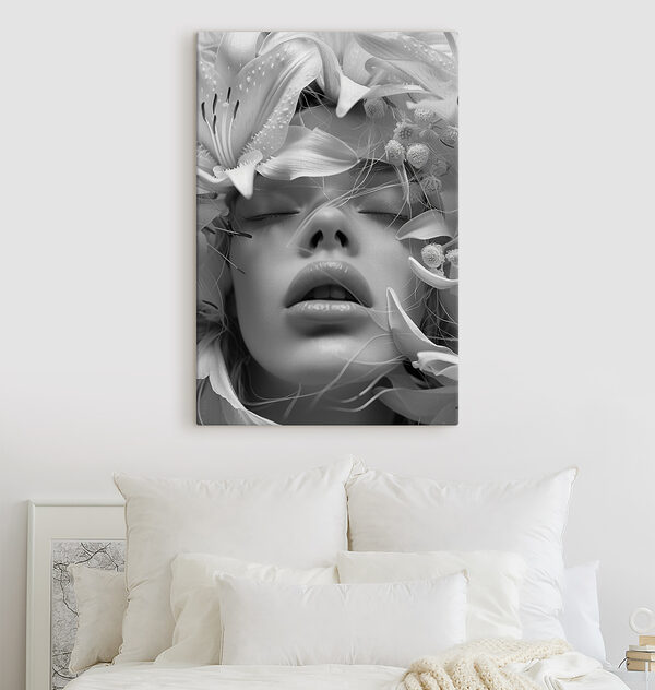Femme avec des fleurs autour du visage Femme avec des fleurs autour du visage