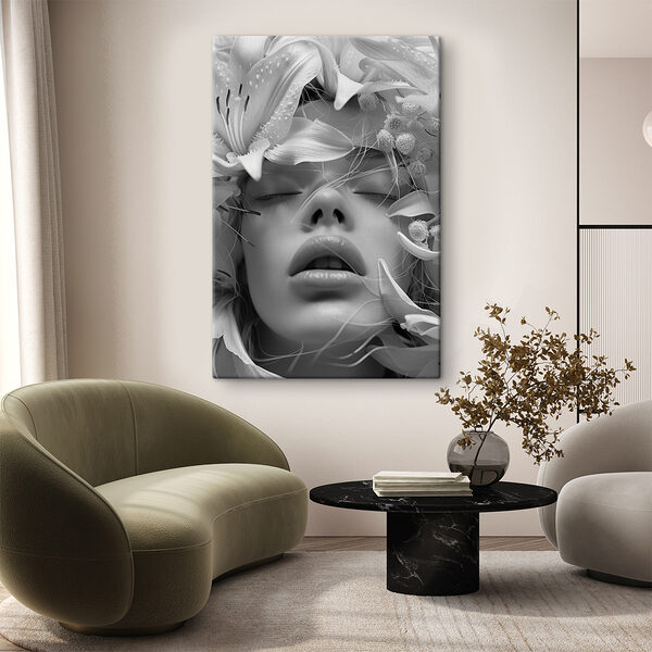 Femme avec des fleurs autour du visage Femme avec des fleurs autour du visage