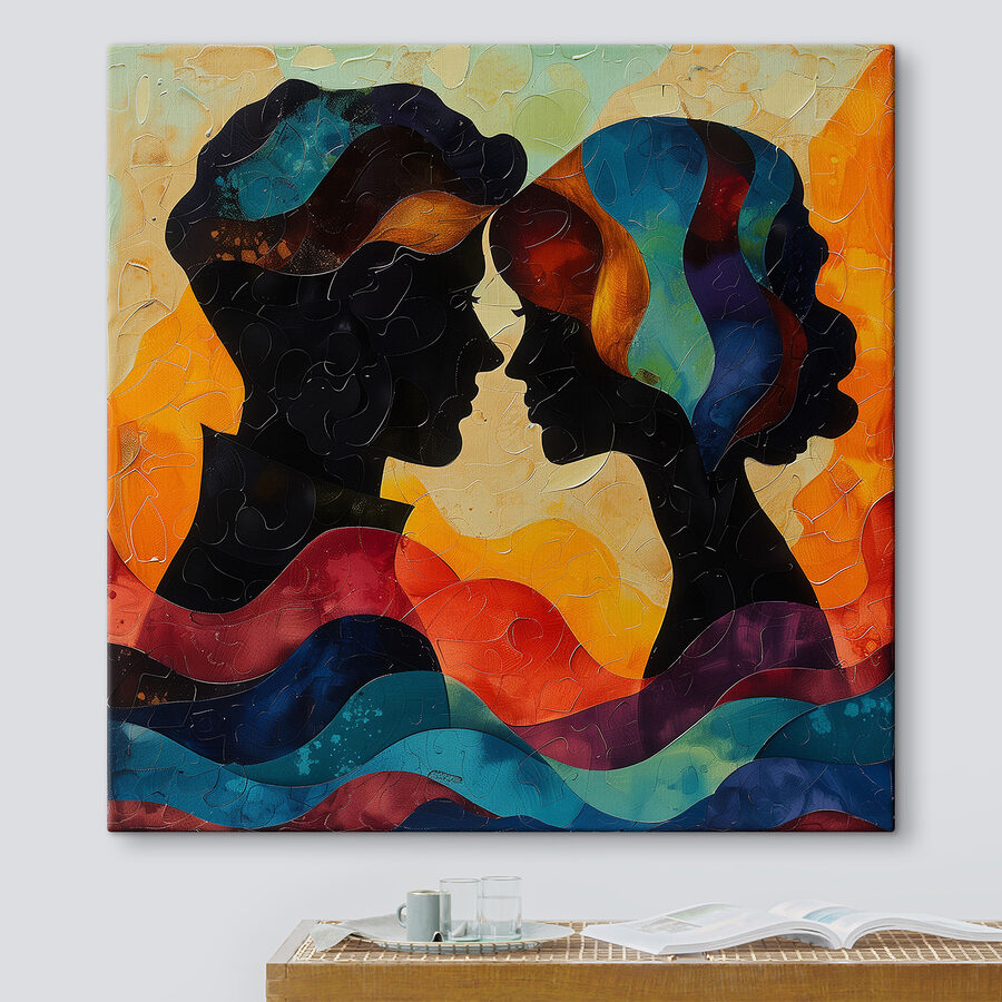 Homme et femme se regardant l'un l'autre