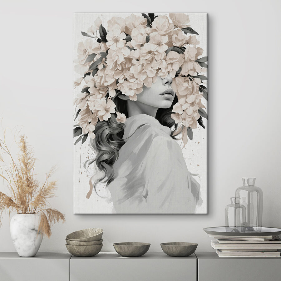 Femme avec des fleurs sur la tête
