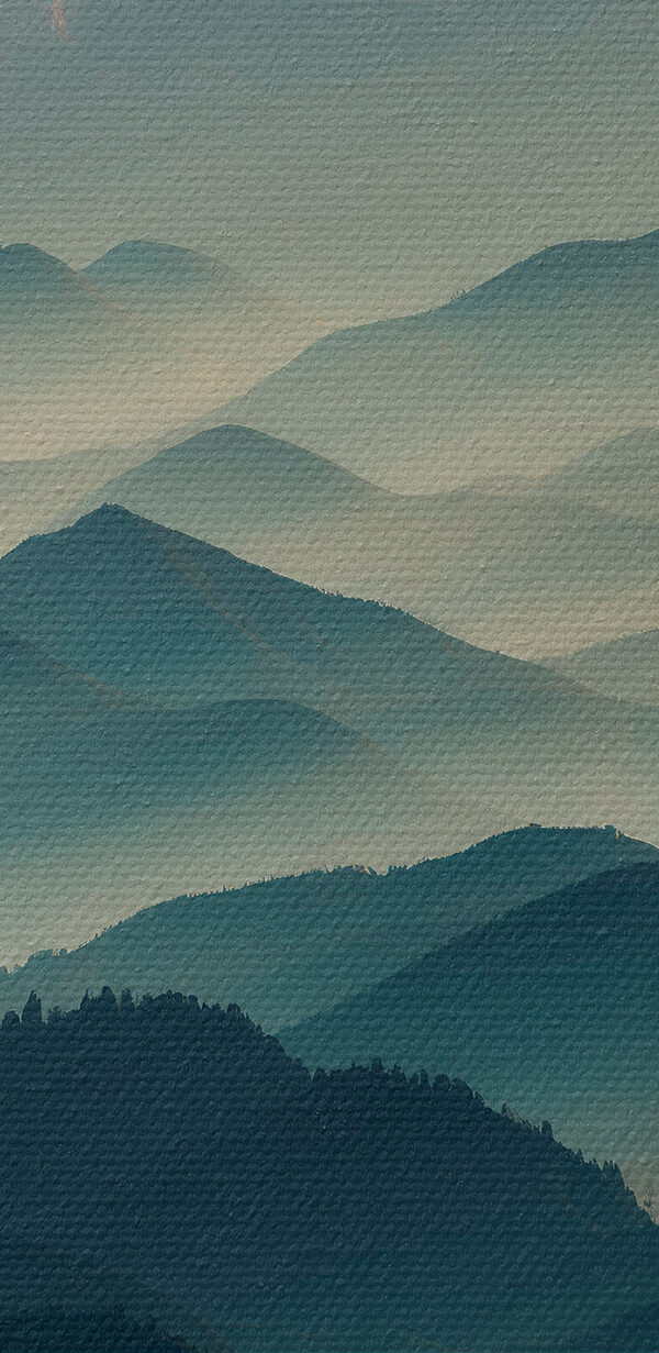 Chaîne de montagnes avec arbres et nuages Chaîne de montagnes avec arbres et nuages