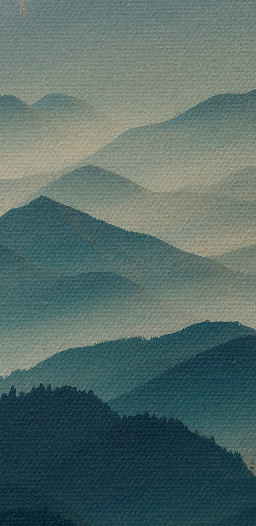 Chaîne de montagnes avec arbres et nuages