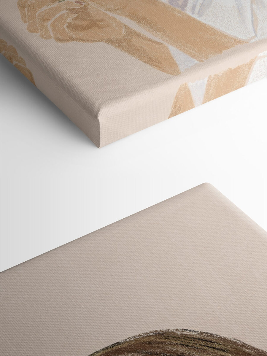 Femme tenant une feuille Femme tenant une feuille