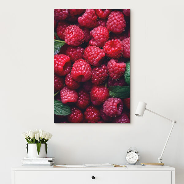 Tas de framboises avec des feuilles Tas de framboises avec des feuilles