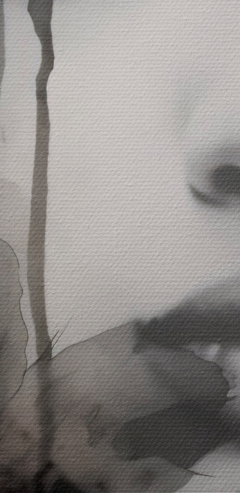Visage de femme avec des fleurs