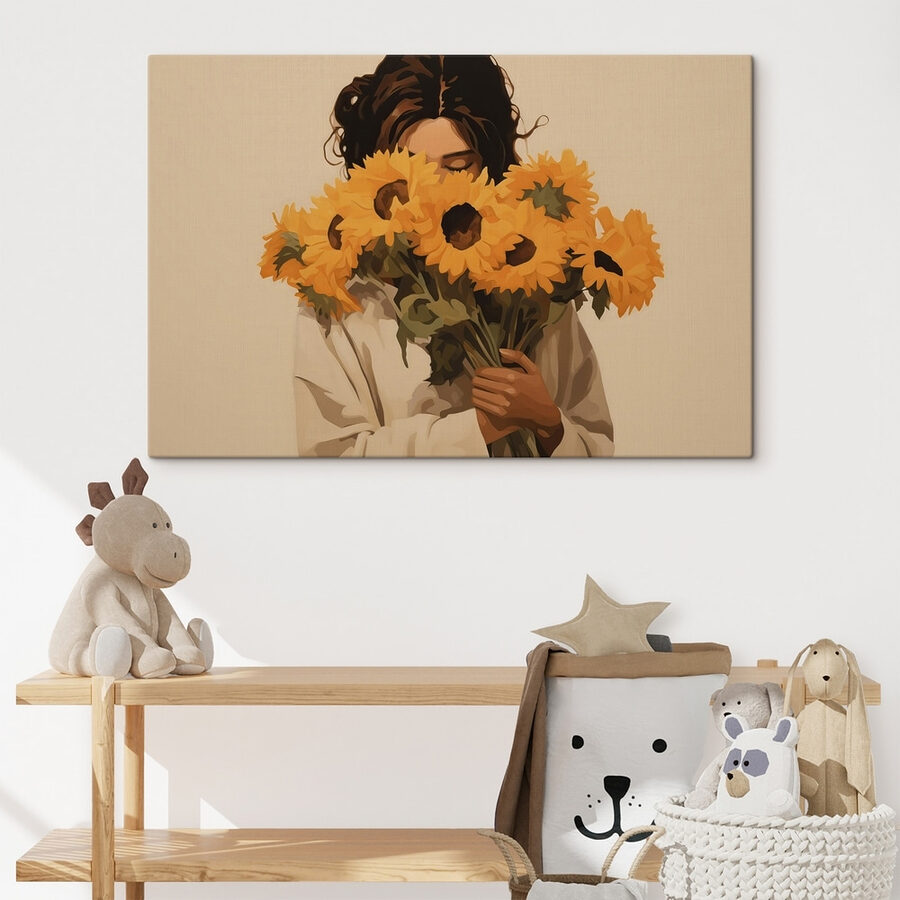 Femme tenant un bouquet de tournesols