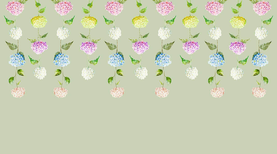 Rangée de fleurs avec des feuilles vertes