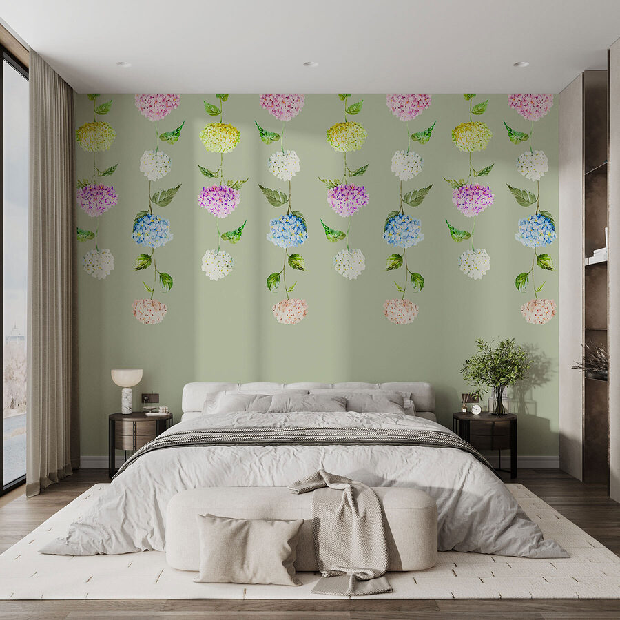 Rangée de fleurs avec des feuilles vertes