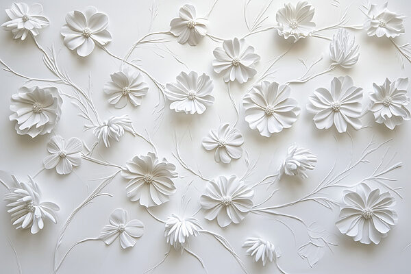Fleurs en papier blanc sur une surface blanche Fleurs en papier blanc sur une surface blanche