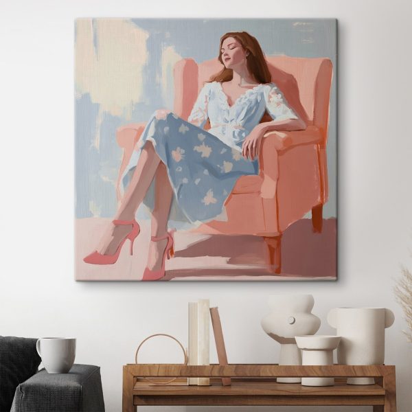 Femme assise sur une chaise Femme assise sur une chaise