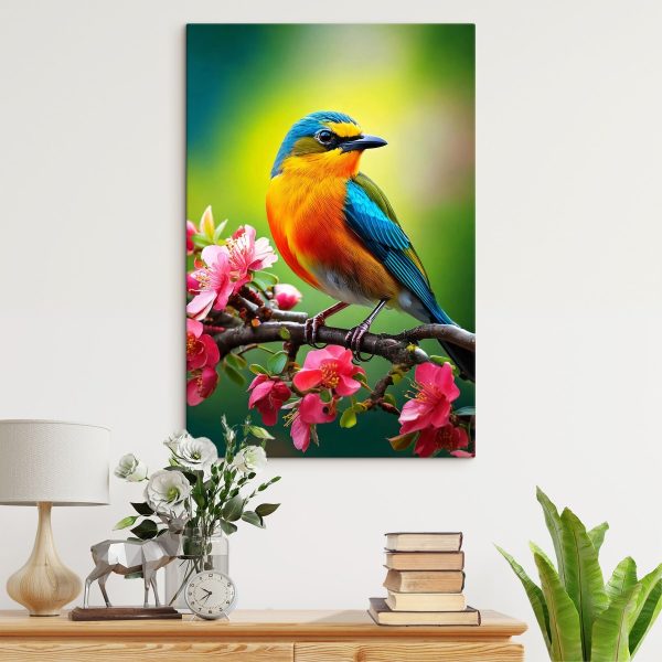 Oiseau coloré sur une branche avec des fleurs roses Oiseau coloré sur une branche avec des fleurs roses