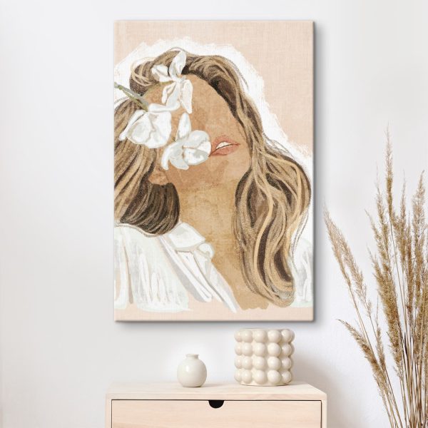 Femme avec des fleurs dans les cheveux Femme avec des fleurs dans les cheveux