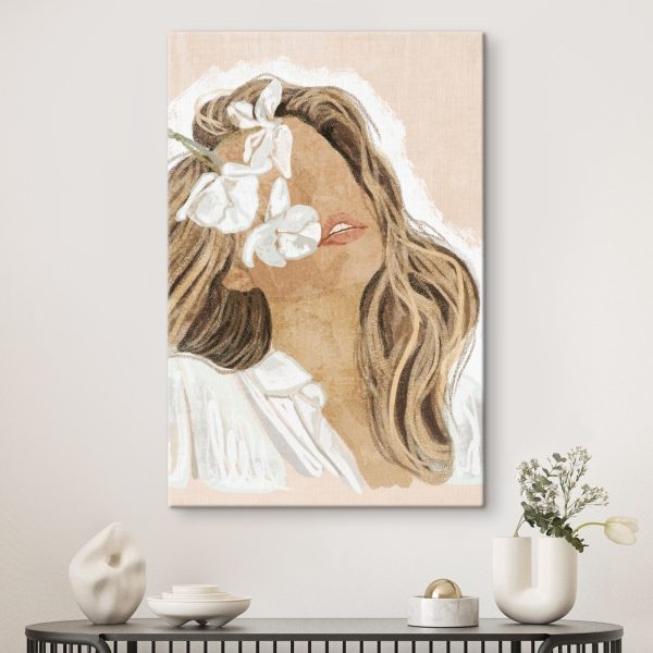 Femme avec des fleurs dans les cheveux Femme avec des fleurs dans les cheveux