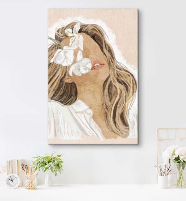 Femme avec des fleurs dans les cheveux Femme avec des fleurs dans les cheveux