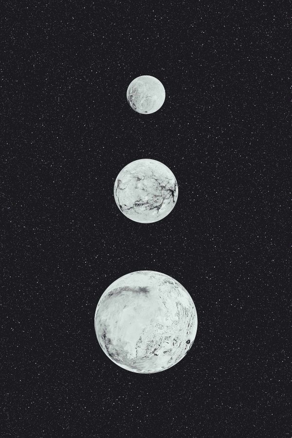 Groupe de planètes blanches en rangée Groupe de planètes blanches en rangée