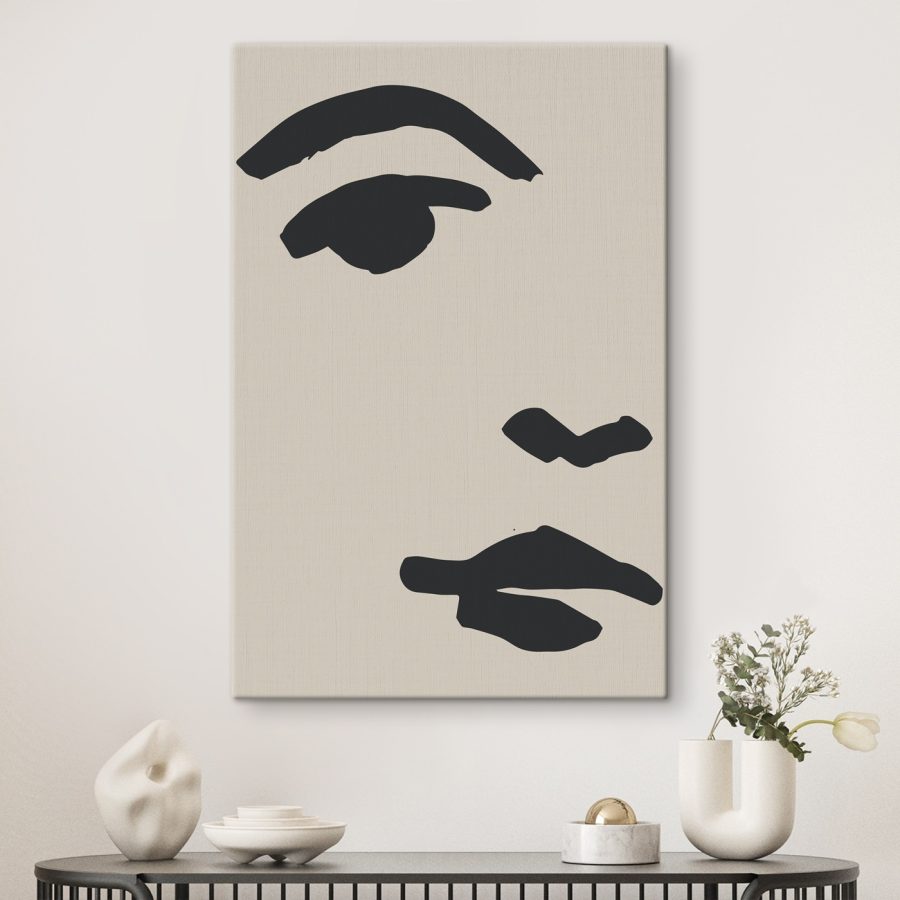 Visage avec de la peinture noire