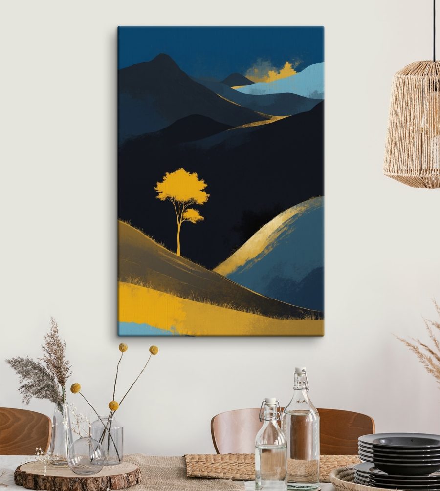 Arbre jaune sur une colline