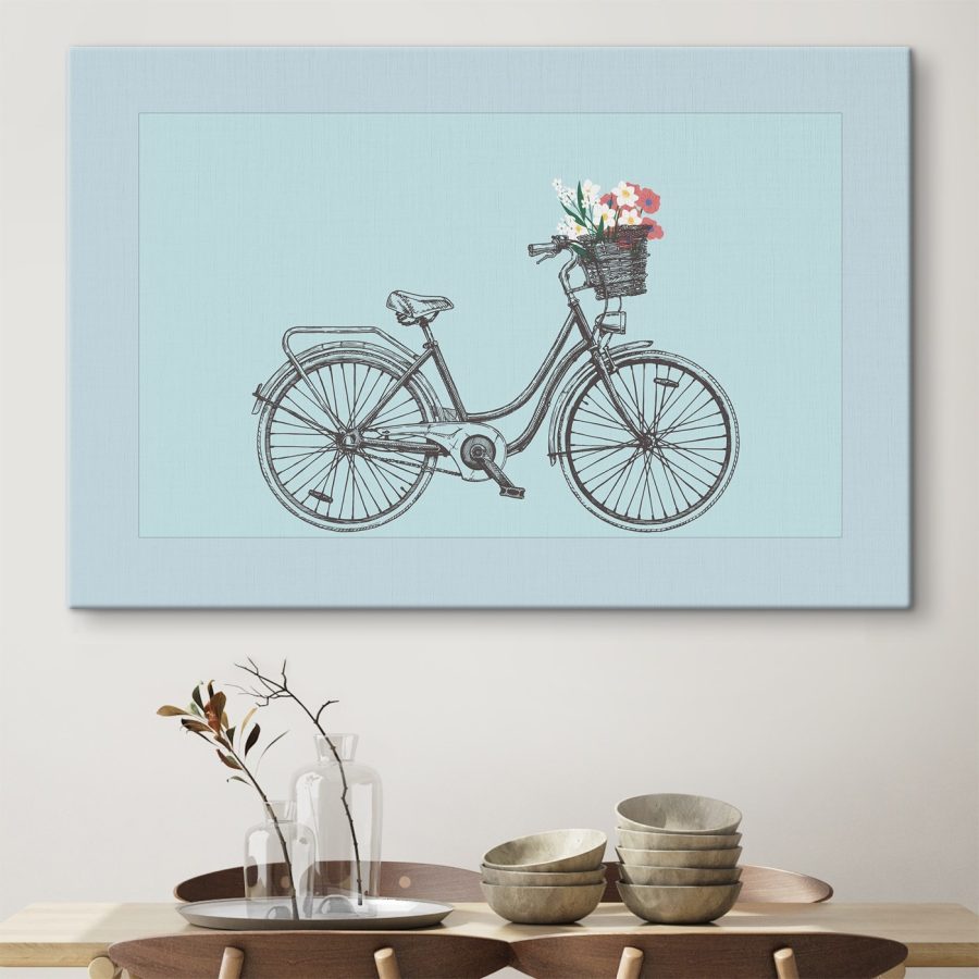 Bicyclette avec des fleurs dans un panier