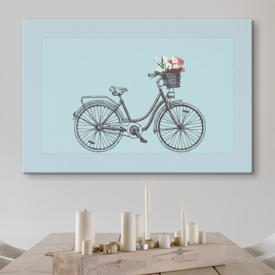 Bicyclette avec des fleurs dans un panier