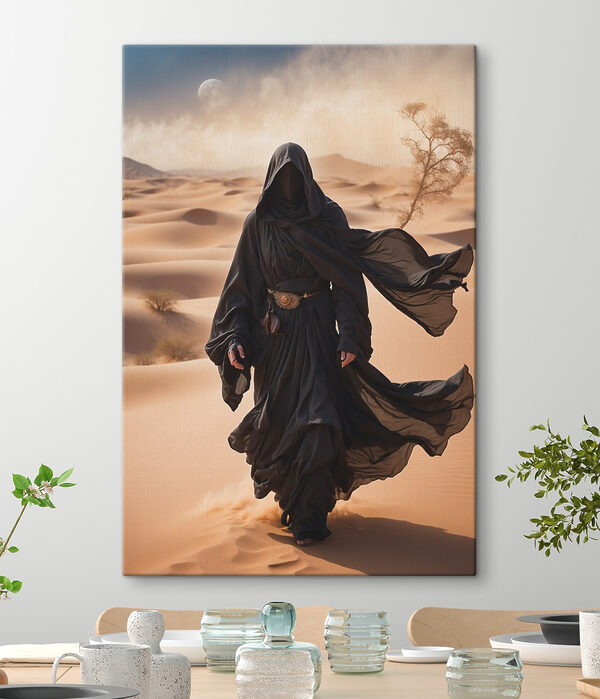 Personne en robe noire marchant dans le désert Personne en robe noire marchant dans le désert