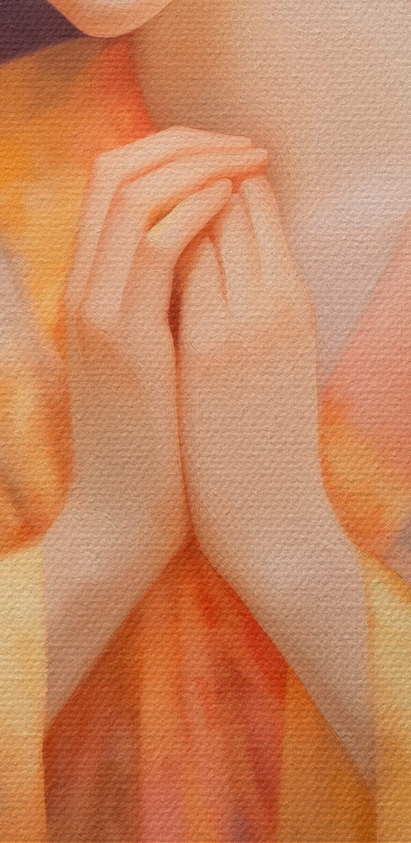 Femme en robe, les mains jointes, devant un fond fleuri Femme en robe, les mains jointes, devant un fond fleuri