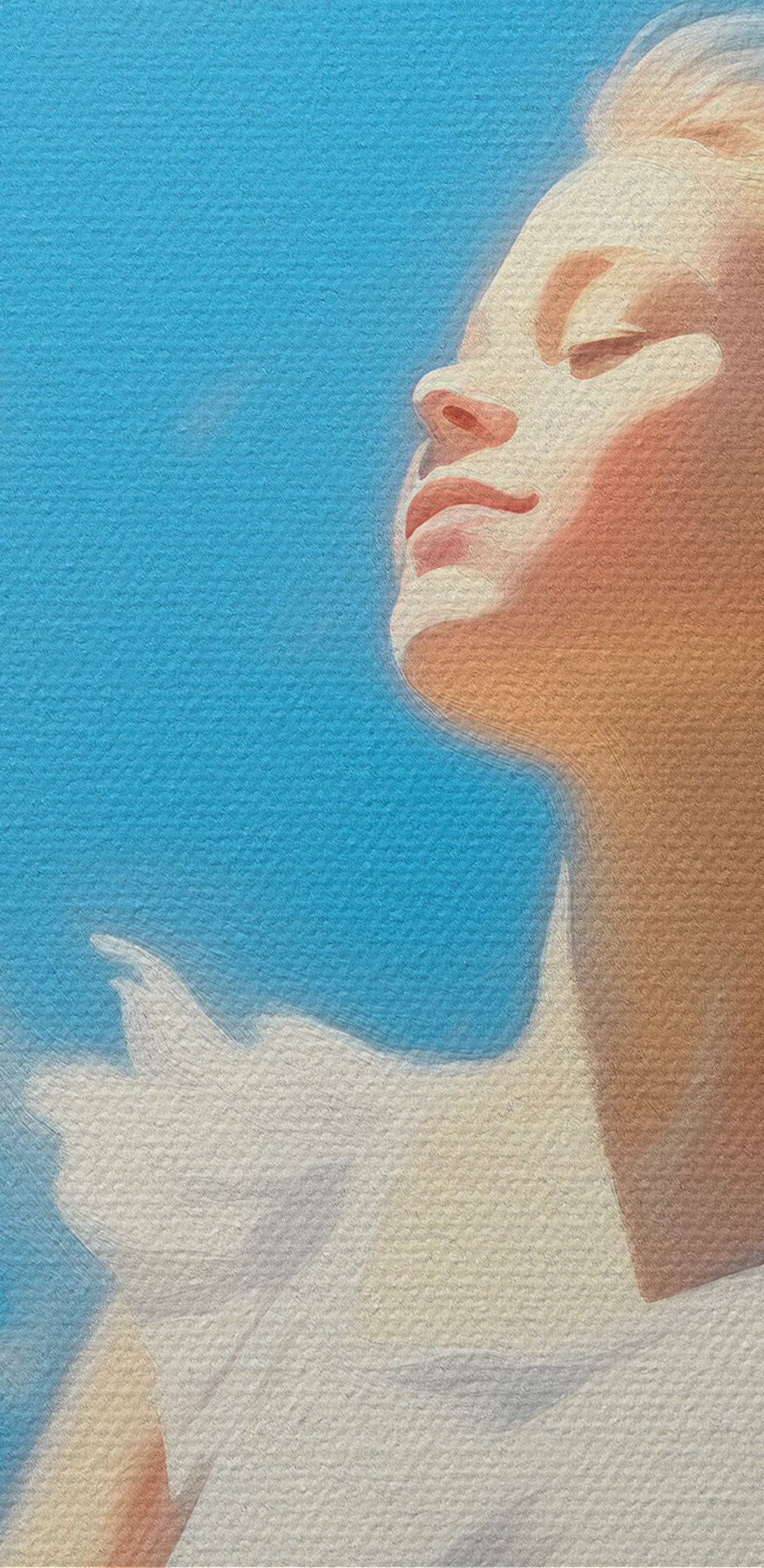 Femme en robe blanche avec les bras en l'air