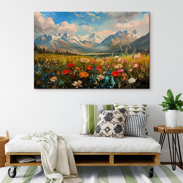 Champ de fleurs avec des montagnes en arrière-plan Champ de fleurs avec des montagnes en arrière-plan